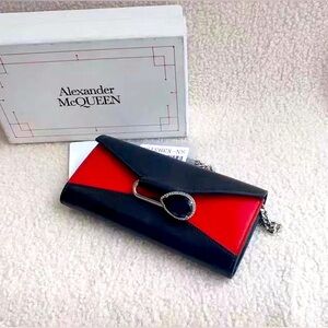 NEW condition 💌❤️‍🔥 authentic Alexander McQueen woc with chain